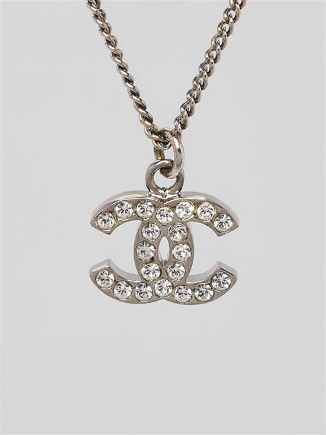 chanel small pendant necklace